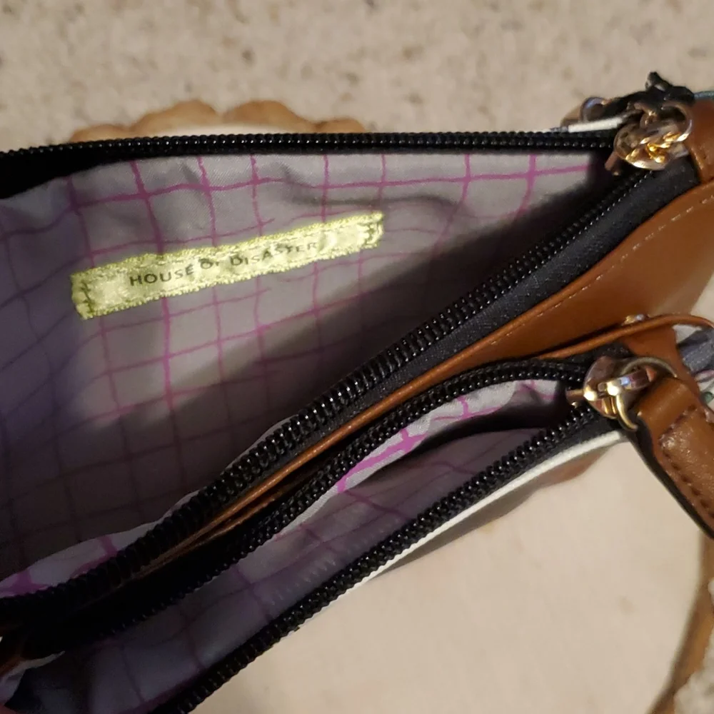 House of Disaster 1916 Brown & Floral Design Makeup Case NEW - Picture 6 of 7